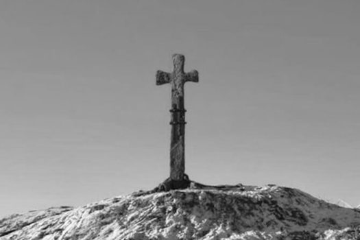 Pod krzyżem | Wiersz